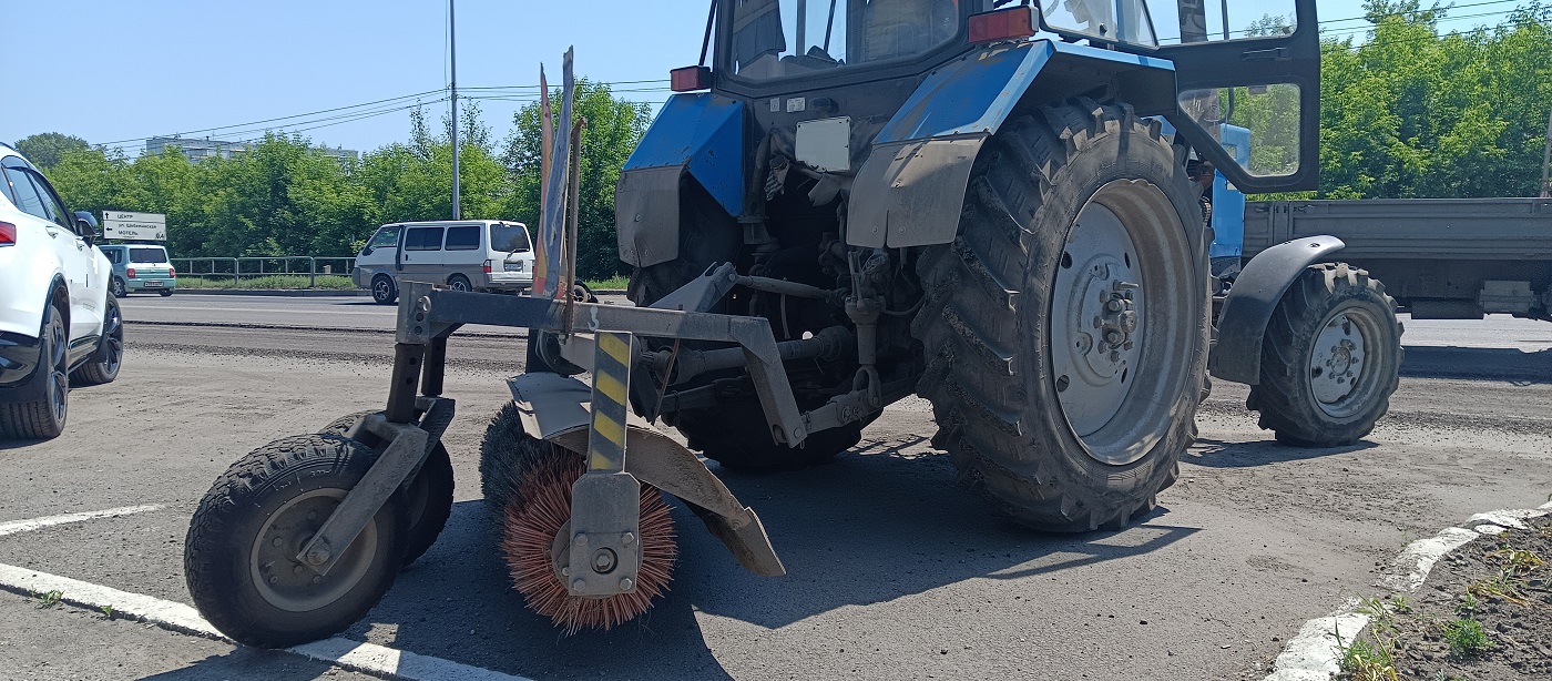 Услуги трактора с щеткой МТЗ в Орловской области