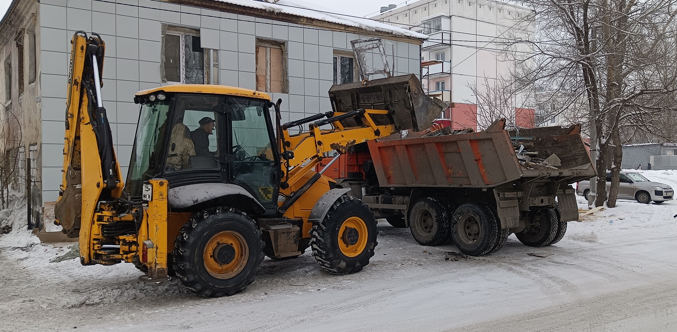 Уборка и вывоз строительного мусора, ТБО с помощью экскаватора и самосвала в Болхове
